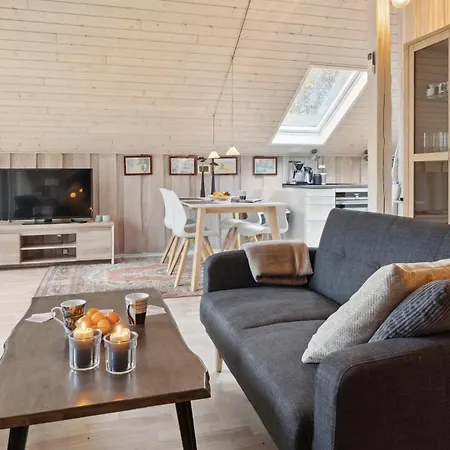 3 Bedroom Beautiful In בית נופש *