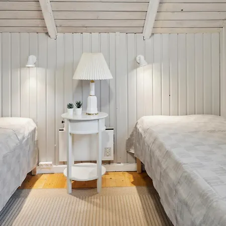 3 Bedroom Beautiful In בית נופש