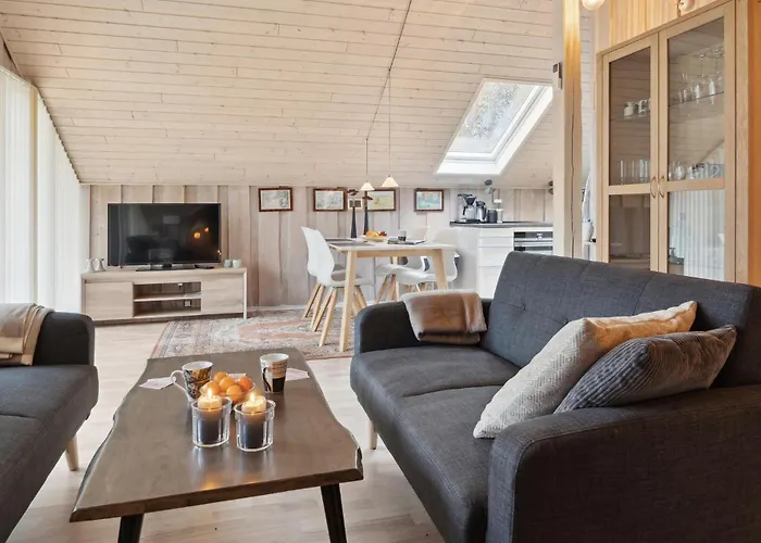 3 Bedroom Beautiful In Casa de Férias *